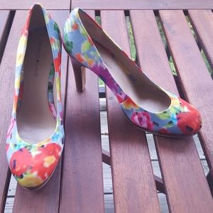 Bandolino colorful heels in great condition!